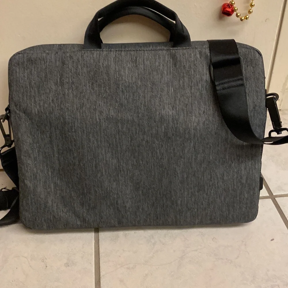 Incas Apttus Brand New Lop-Top Bag size 15x11x2.5